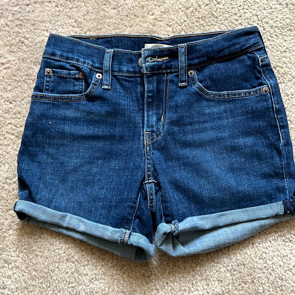 Levi’s dark washed denim jean mid length shorts Sz 25